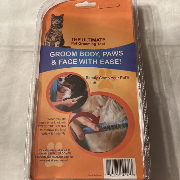 Electronic pet grooming comb with one touch button great for dogs and cats - Picture 2 of 2